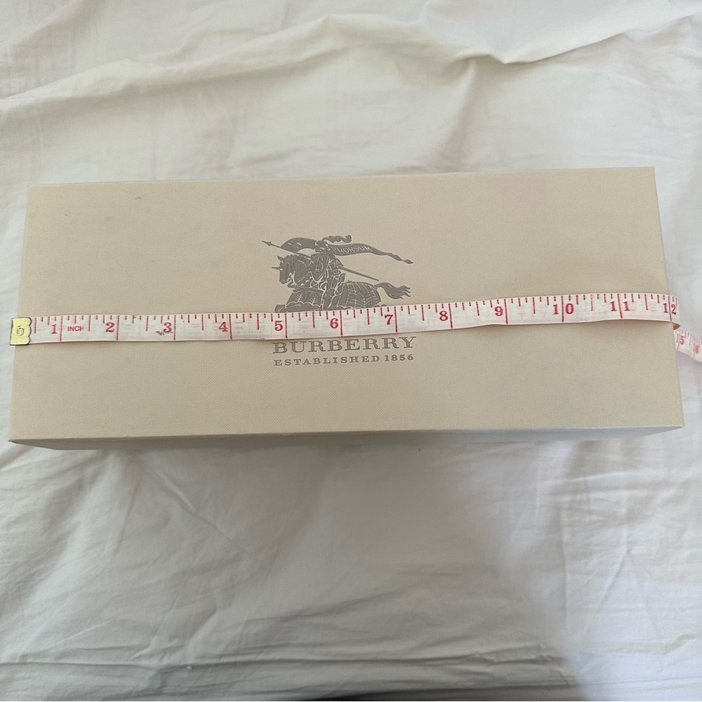 Burberry Shoe Box - Picture 3 of 8